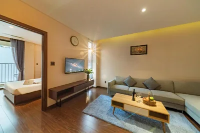 King Room with Balcony — DHTS Business Hotel & Apartment